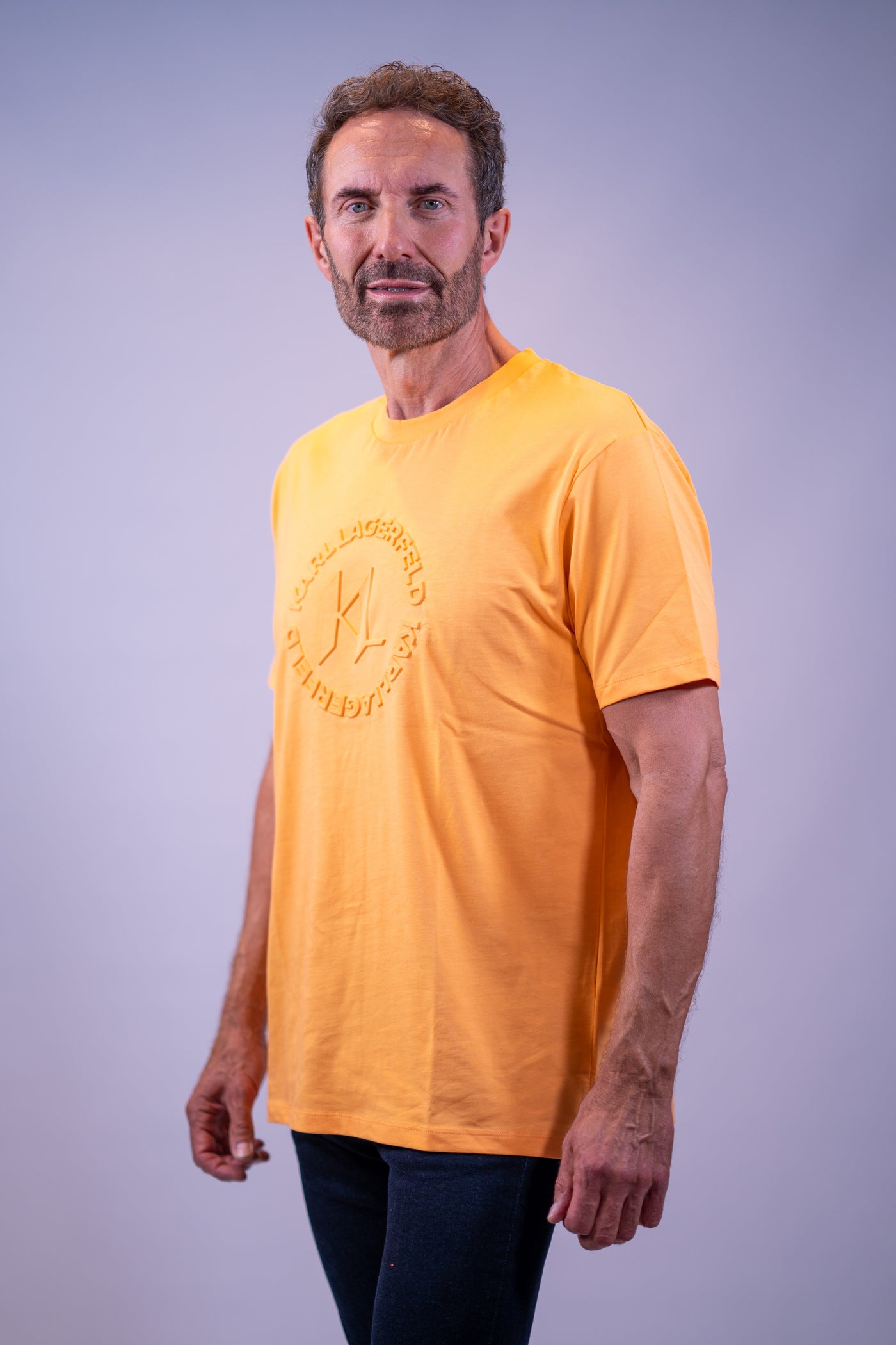 Karl Lagerfeld gul T-shirt med logo på front