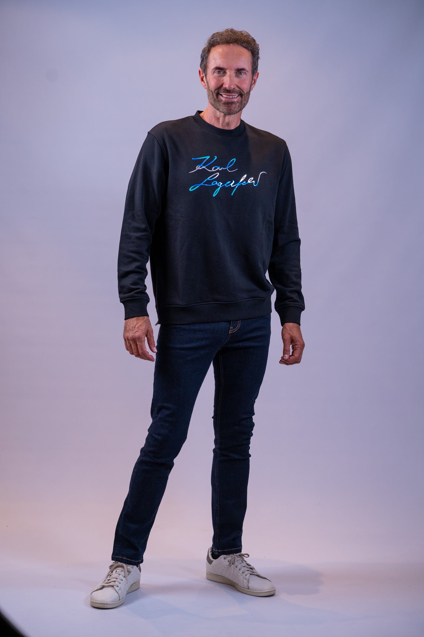 Karl lagerfeld sweatshirt med hvid/blå skrift