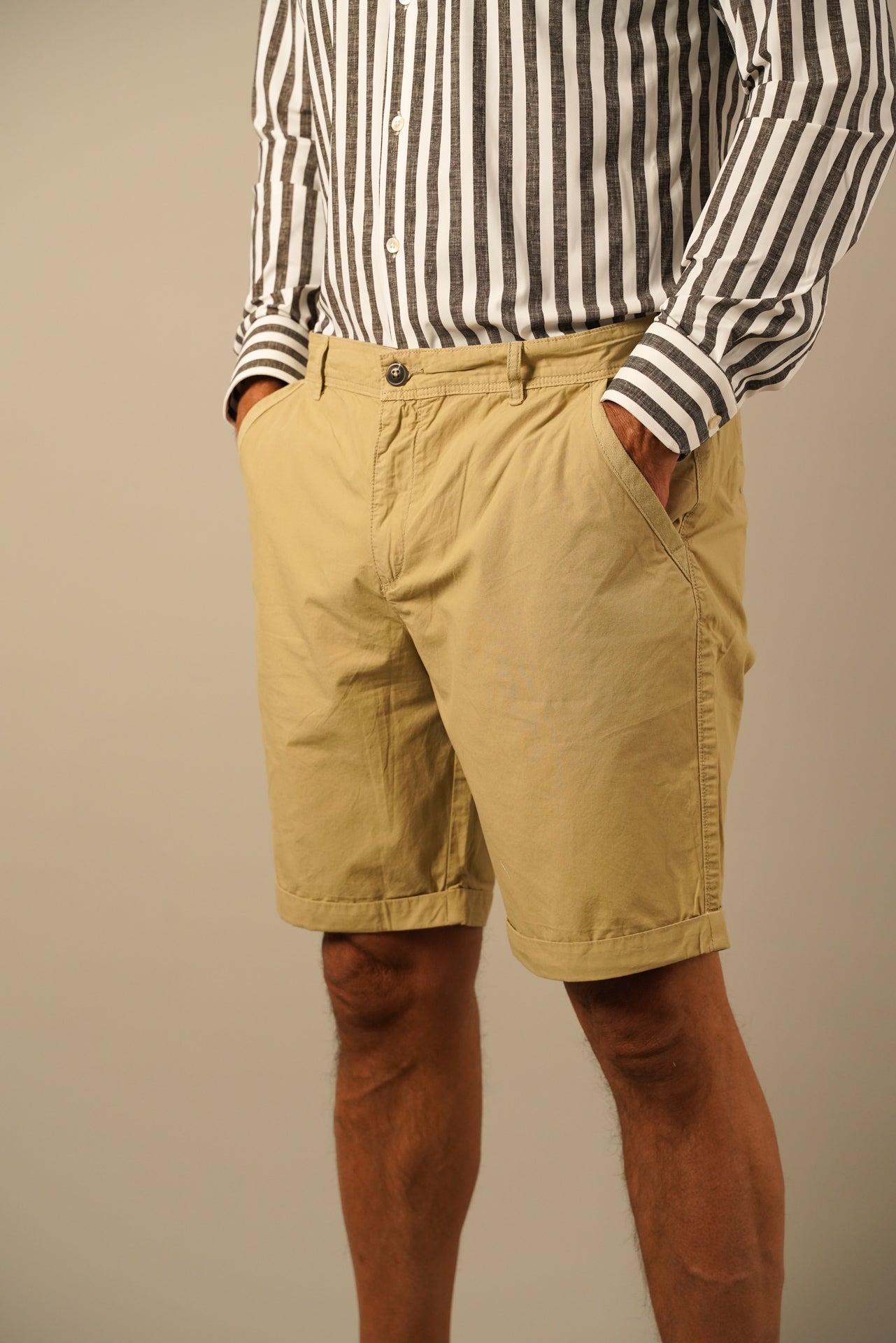Aeronautica Militare beige shorts