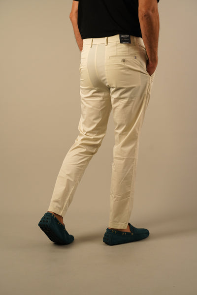 Hechter Paris – Cremehvide chinos i straight tapered fit