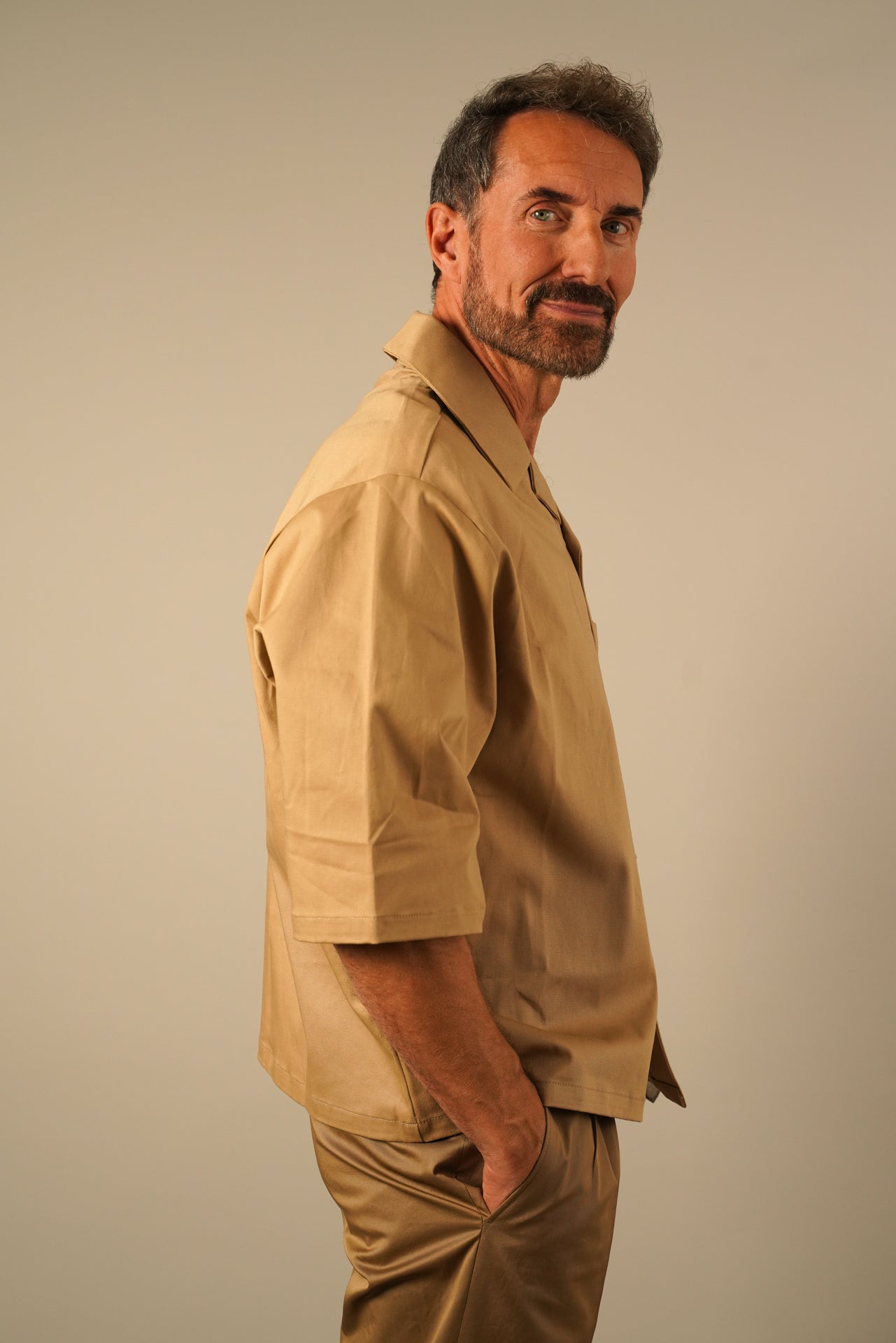 Alessandro Magno Oversize Overshirt – Sandfarvet