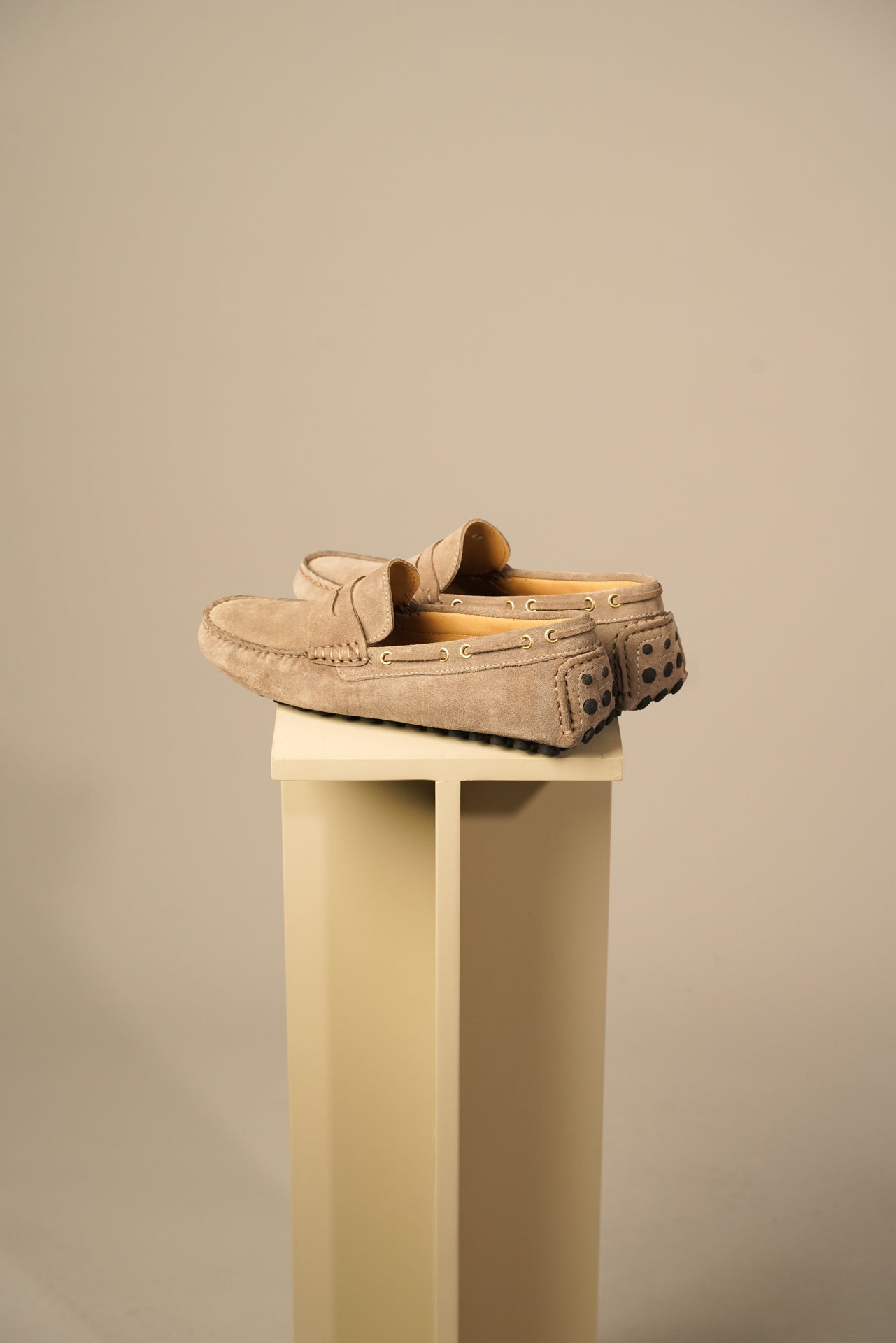 Klassiske Loafers i Kalve Ruskind – Sandfarvet