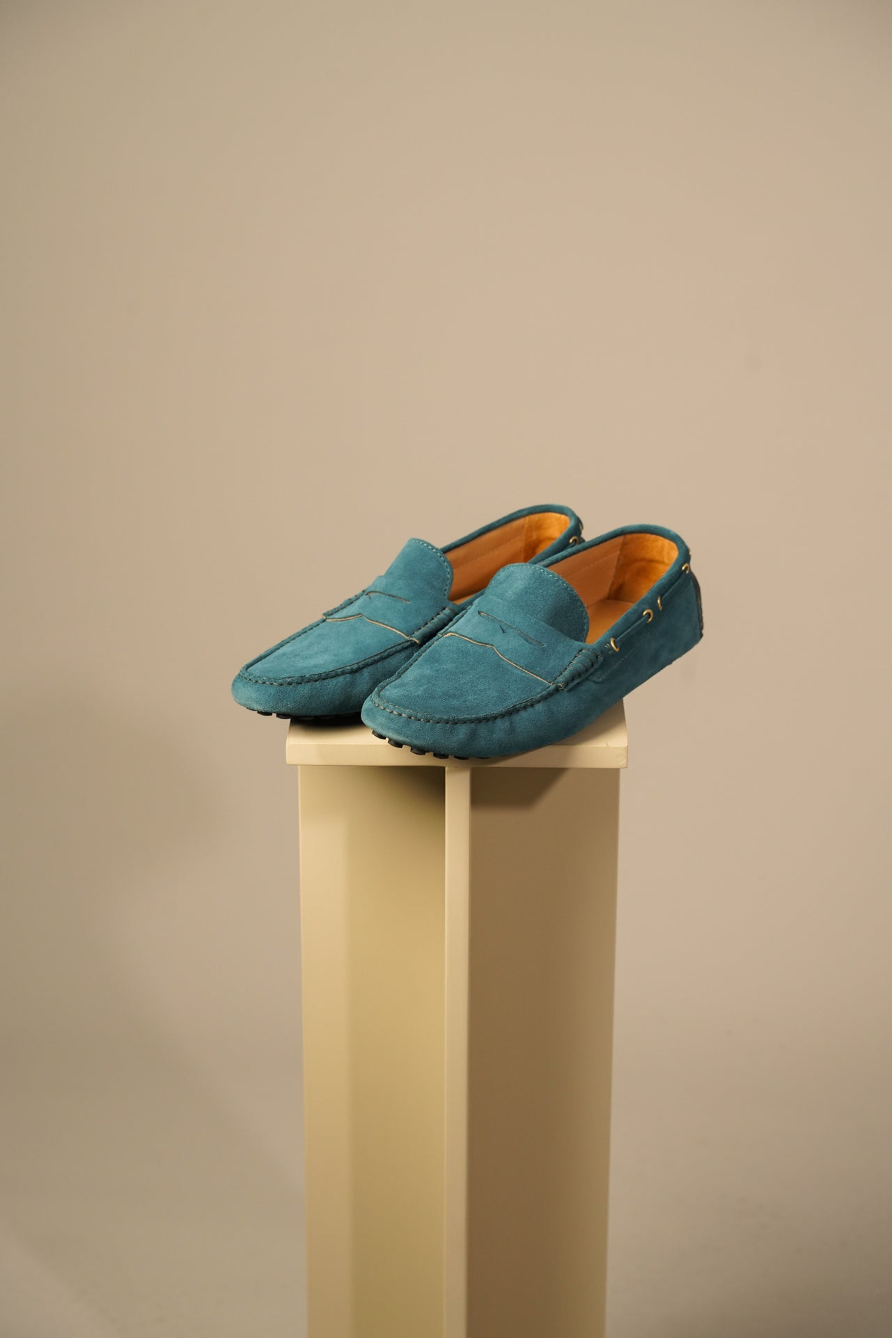 Klassiske Loafers i Kalve Ruskind – Petroleum