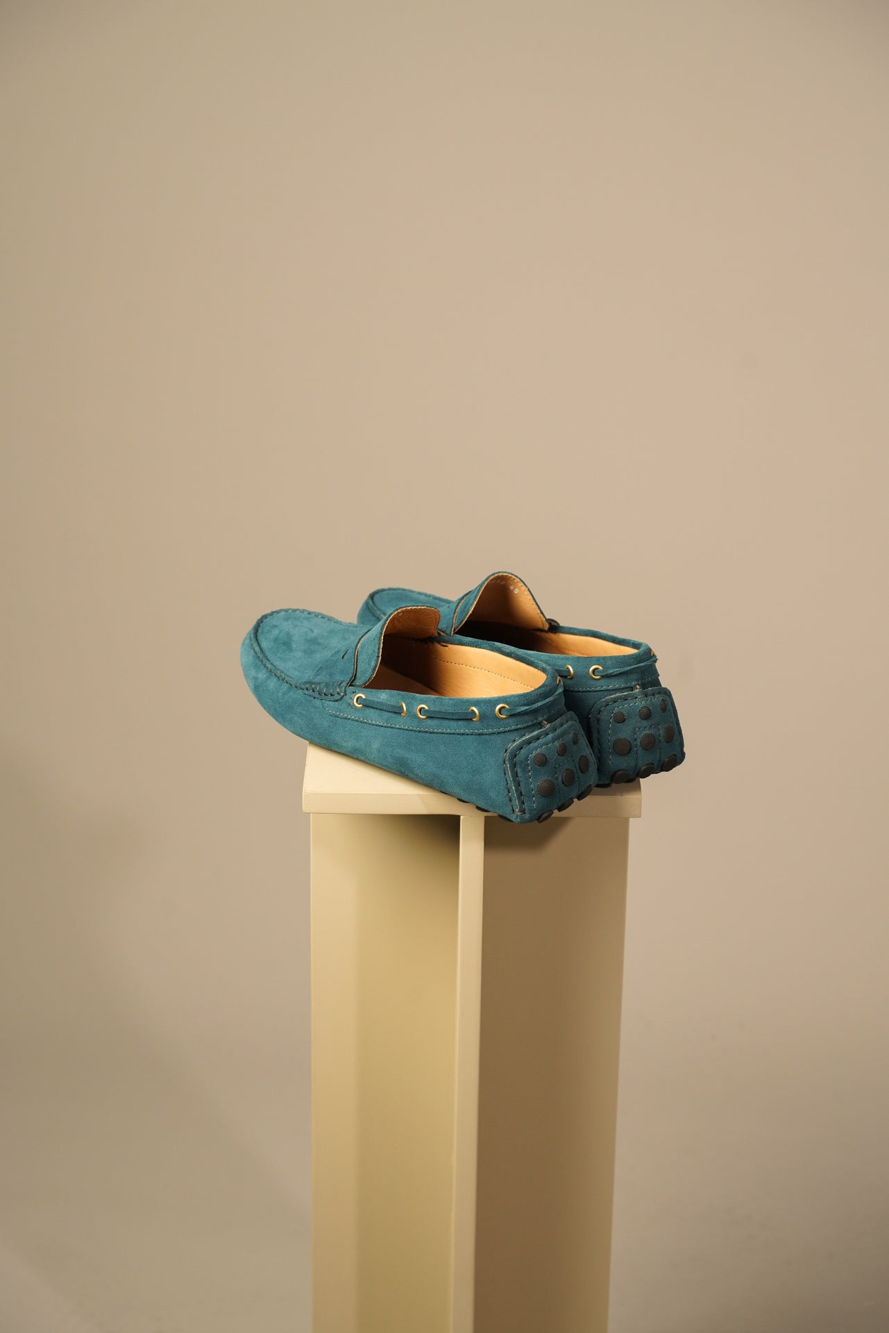 Klassiske Loafers i Kalve Ruskind – Petroleum