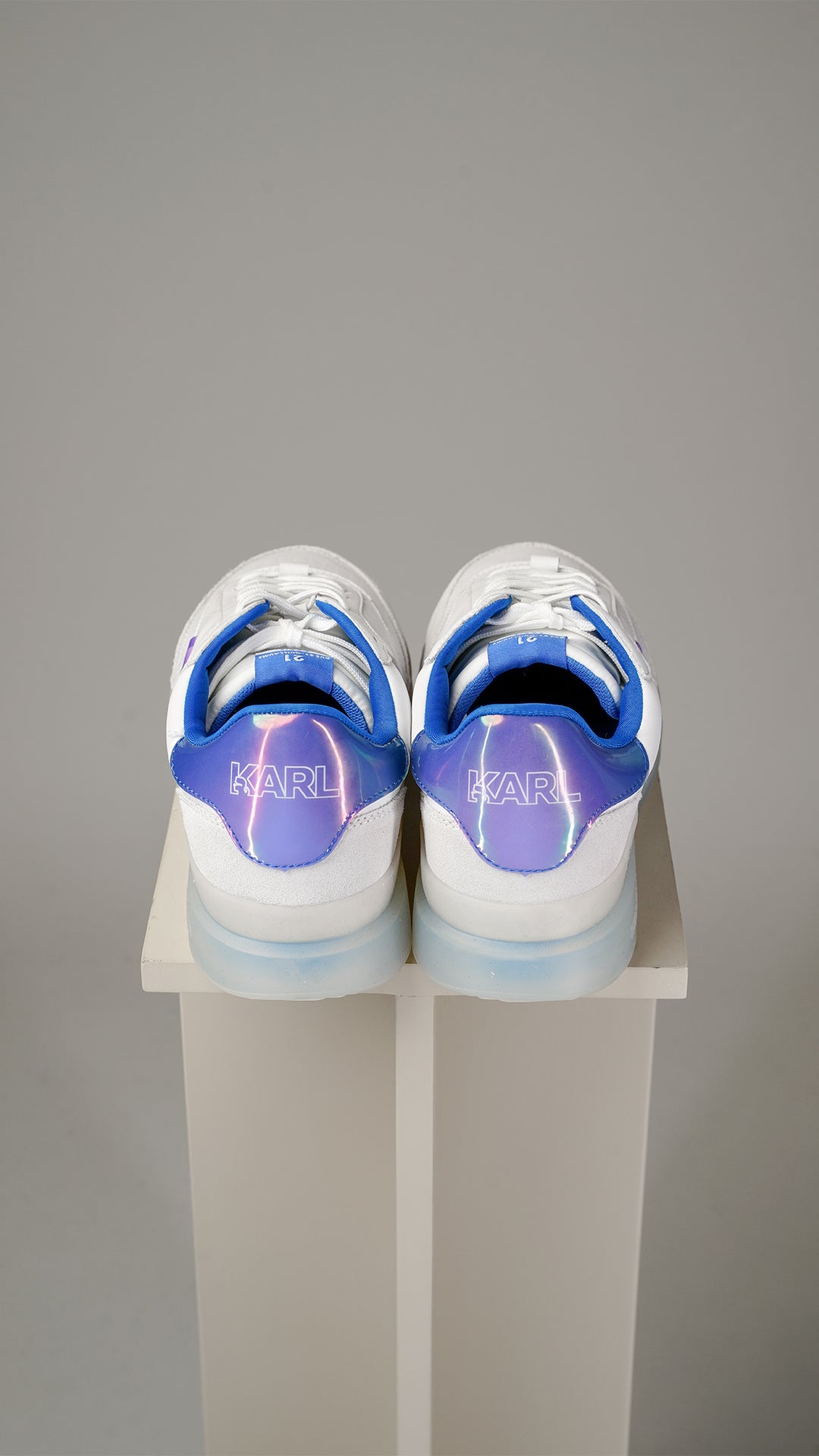 Karl Lagerfeld hvide sneakers med blå/lilla print