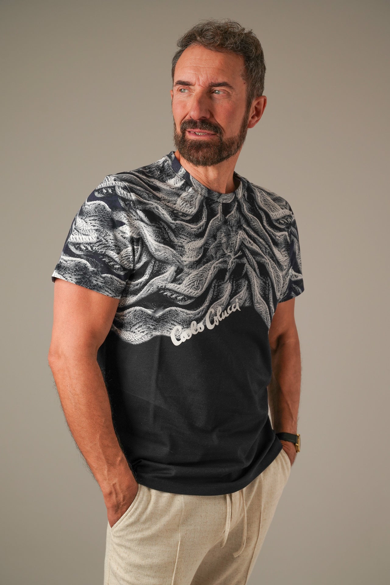 Carlo Colucci Oversize T-Shirt – Med Print i Sort & Grå