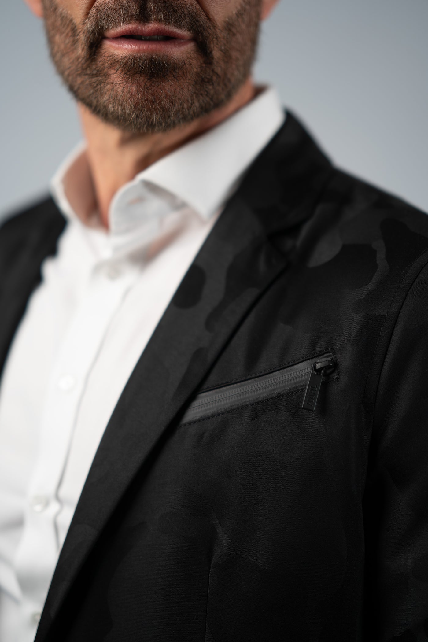 Karl Lagerfeld camouflage blazer med lynlås på bryst