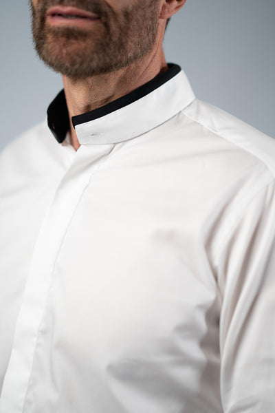 Karl Lagerfeld Hvid Skjorte med Kina Krave i mørkeblå krave