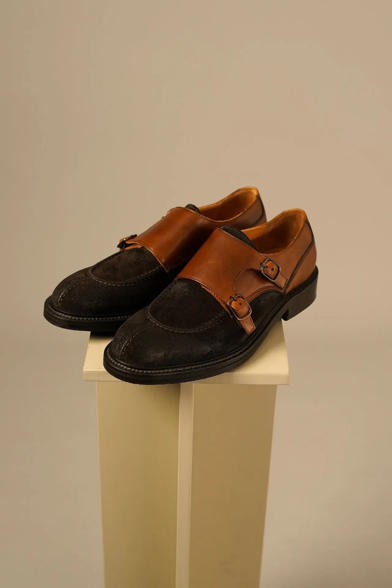 Golman Copenhagen – Håndlavet dobbel monk strap i nano-behandlet ruskind Golman Copenhagen